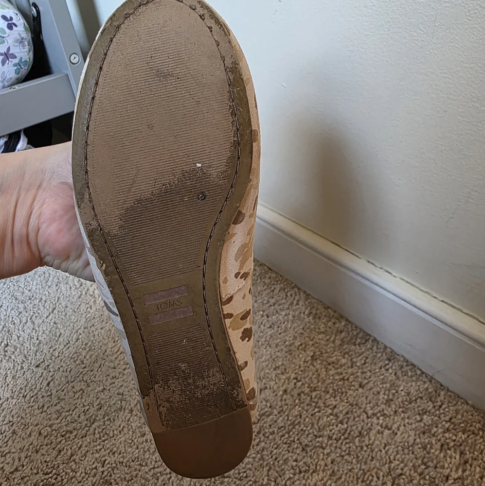 TOMS Women Cream and Brown Camoflauge Patterned Slip-On Loafer Shoes Size 5.5